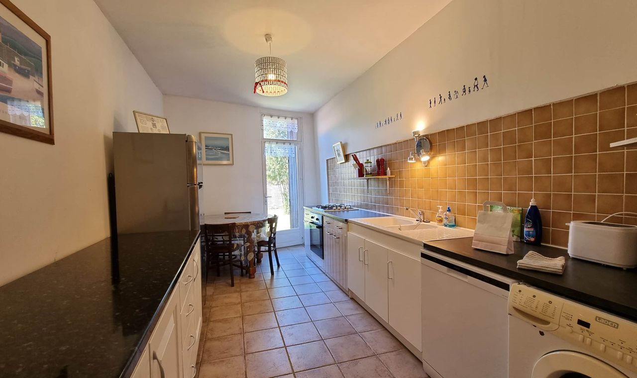 Fitted kitchen